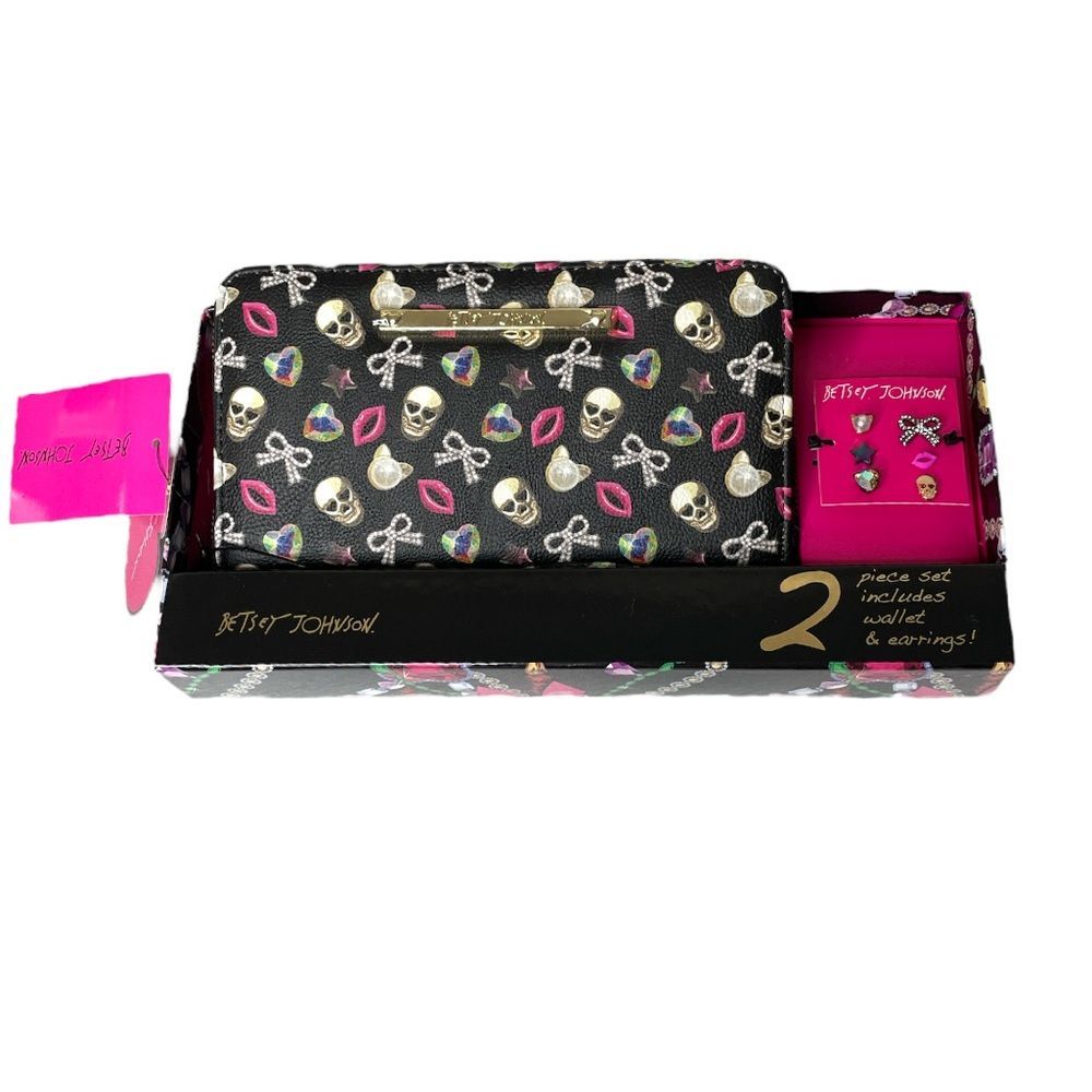 Betsey Johnson Skull Hearts Stars Lips Cat Zip Around Wallet and Earrings Black